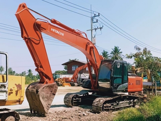 ขายจ้า HITACHI ZX200-1 เก่าใน สภาพดี ใช้งานมา 10,xxxชั่วโมง เครื่องปั๊มดี เอกสารเล่มทะเบียน โทร 089-3818694 จ๊อย