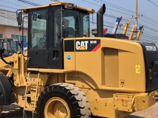 ขายรถตักล้อยาง CAT 924H ปี 2013 นำเข้าเองจากญี่ปุ่น สภาพสวยพร้อมใช้ มีVDOการทำงานครับ ขายรถตักล้อยาง CAT 924H ปี 2013 นำเข้าเองจากญี่ปุ่น สภาพสวยพร้อมใช้ มีVDOการทำงานครับ