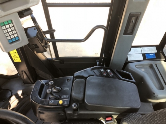 ขายรถตักล้อยาง CAT 962H นำเข้าเองจากญี่ปุ่น สภาพสวยพร้อมใช้ มีVDOการทำงานครับ ขายรถตักล้อยาง CAT 962H นำเข้าเองจากญี่ปุ่น สภาพสวยพร้อมใช้ มีVDOการทำงานครับ