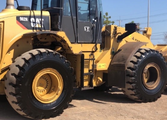 ขายรถตักล้อยาง CAT 962H นำเข้าเองจากญี่ปุ่น สภาพสวยพร้อมใช้ มีVDOการทำงานครับ ขายรถตักล้อยาง CAT 962H นำเข้าเองจากญี่ปุ่น สภาพสวยพร้อมใช้ มีVDOการทำงานครับ