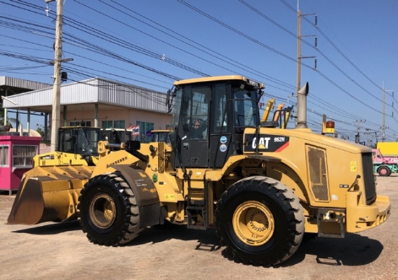 ขายรถตักล้อยาง CAT 962H นำเข้าเองจากญี่ปุ่น สภาพสวยพร้อมใช้ มีVDOการทำงานครับ ขายรถตักล้อยาง CAT 962H นำเข้าเองจากญี่ปุ่น สภาพสวยพร้อมใช้ มีVDOการทำงานครับ
