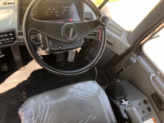 ขายรถตักล้อยาง KOMATSU WA100-3 นำเข้าเองจากญี่ปุ่น สภาพสวยพร้อมใช้ มีVDOการทำงานครับ ขายรถตักล้อยาง KOMATSU WA100-3 นำเข้าเองจากญี่ปุ่น สภาพสวยพร้อมใช้ มีVDOการทำงานครับ