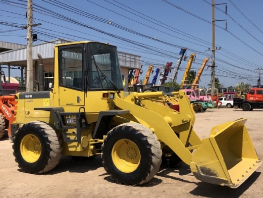 ขายรถตักล้อยาง KOMATSU WA100-3 นำเข้าเองจากญี่ปุ่น สภาพสวยพร้อมใช้ มีVDOการทำงานครับ ขายรถตักล้อยาง KOMATSU WA100-3 นำเข้าเองจากญี่ปุ่น สภาพสวยพร้อมใช้ มีVDOการทำงานครับ