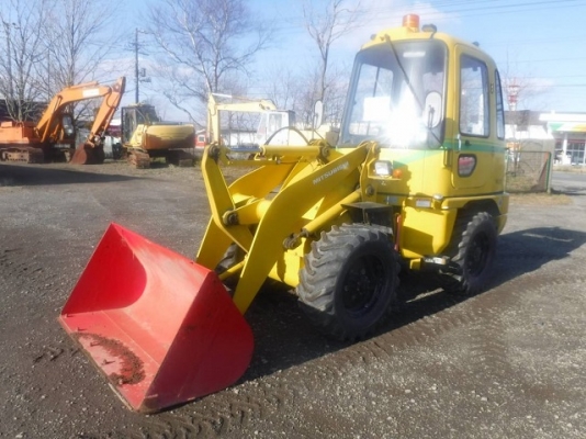 ขายรถตักล้อยาง MITSUBISHI WS210 นำเข้าเองจากญี่ปุ่น สภาพสวยพร้อมใช้ ถึงเร็วๆนี้ครับ