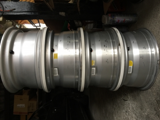 ล้อโตโยต้า ขอบ15+น๊อตเดิม ชุด4วง4500บ.ล้อไม่เบียดบิ่น สีเดิมสวยงามมากๆ สนใจโทร0879050181.ส่งได้ทั่วไทยครับ