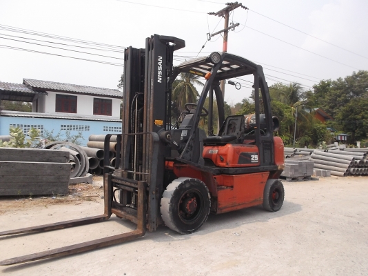 ขายรถฟอร์คลิฟต์ NISSAN 2.5 TON ยกได้สูง 4.80 ม. ใช้แก๊ส