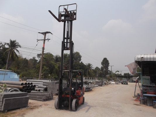 ขายรถฟอร์คลิฟต์ NISSAN 2.5 TON ยกได้สูง 4.80 ม. ใช้แก๊ส