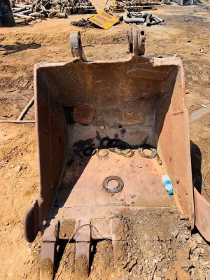 ขายค่ะ!! บุ้งกี๋..ถอดจากรถสำหรับใส่รถขุด 200 สภาพสวยๆๆ ค่ะ