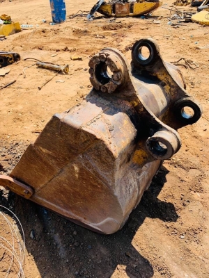 ขายค่ะ!! บุ้งกี๋..ถอดจากรถสำหรับใส่รถขุด 200 สภาพสวยๆๆ ค่ะ