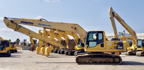 ขายด่วน!! Komatsu PC200-8 SLF Spec 15 M. สภาพสวยๆค่ะ