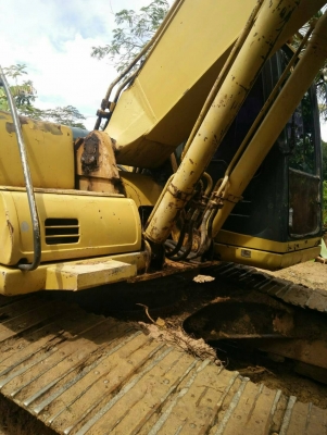 ขายรถแบคโฮ KOMATSU PC200-6 ระบบไฟเต็ม ไม่มีเอกสาร มีระบบหัวกระแทก ราคา 700000 ขายรถแบคโฮ KOMATSU PC200-6 ระบบไฟเต็ม ไม่มีเอกสาร มีระบบหัวกระแทก ราคา 700000
