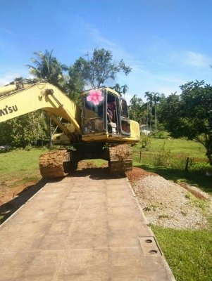ขายรถแบคโฮ KOMATSU PC200-6 ระบบไฟเต็ม ไม่มีเอกสาร มีระบบหัวกระแทก ราคา 700000