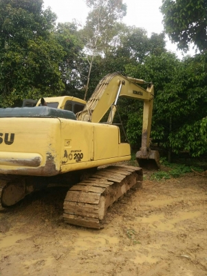 ขายรถแบคโฮ KOMATSU PC200-6 ระบบไฟเต็ม ไม่มีเอกสาร มีระบบหัวกระแทก ราคา 700000 ขายรถแบคโฮ KOMATSU PC200-6 ระบบไฟเต็ม ไม่มีเอกสาร มีระบบหัวกระแทก ราคา 700000