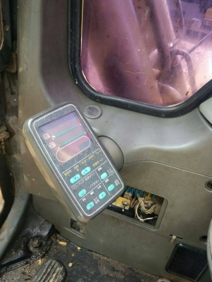 ขายรถแบคโฮ KOMATSU PC200-6 ระบบไฟเต็ม ไม่มีเอกสาร มีระบบหัวกระแทก ราคา 700000 ขายรถแบคโฮ KOMATSU PC200-6 ระบบไฟเต็ม ไม่มีเอกสาร มีระบบหัวกระแทก ราคา 700000