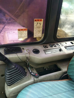 ขายรถแบคโฮ KOMATSU PC200-6 ระบบไฟเต็ม ไม่มีเอกสาร มีระบบหัวกระแทก ราคา 700000