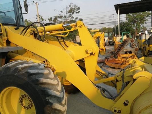 ขาย รถตักล้อยาง KOMATSU WA100-3 เครื่อง 6สูบ นำเข้าจากญี่ปุ่น โทร.090-986-2521 อ๊อบ