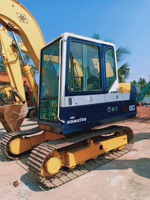 ขายจ้า.KOMATSU PC60-6 เก่านอกแท้  สภาพสวย ใช้งานมาน้อย ลองระบบกันได้ทุกวัน โทร 089-3818694 จ๊อย