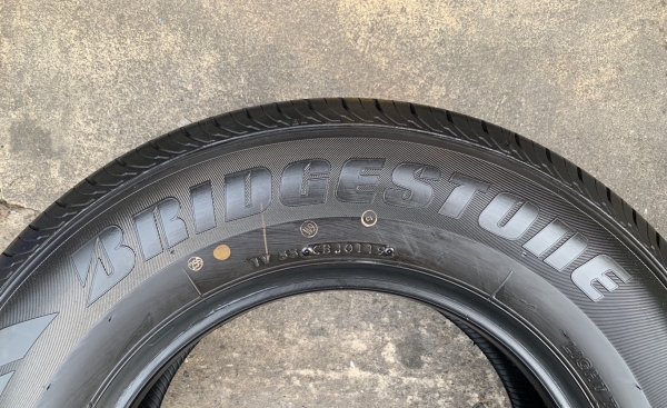 ยางใหม่ป้ายแดง 195-15 Bridgestone ปี 19 ตุ่มเป้ง เส้นสีชัด