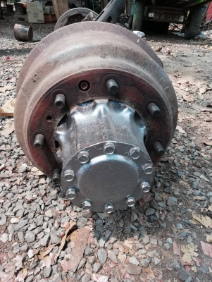 เพลาเหลี่ยม3H. เพลาเสริมล้อหลัง ถอดลงจากสิบล้อสามH  เพลาเดี่ยว