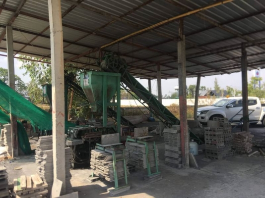 เครื่องอัดอิฐบล็อก