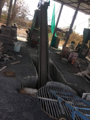 เครื่องอัดอิฐบล็อก