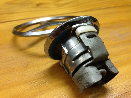 โลโก้เบนซ์ ดาวลอย ฝากระโปรง w210 ตากลม โลโก้เบนซ์ ดาวลอย ฝากระโปรง w210 ตากลม