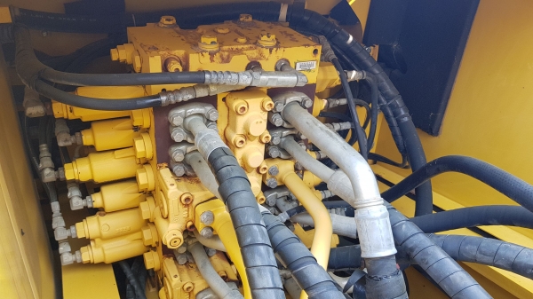 ขายด่วน!! Komatsu PC200-8MO ไมล์ 8300 สภาพสวยๆค่ะ