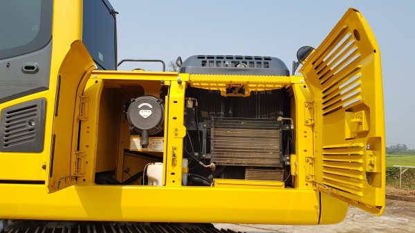 ขายด่วน!! Komatsu PC200-8MO ไมล์ 8300 สภาพสวยๆค่ะ