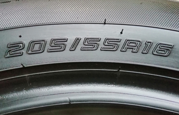 ยาง​ Dunlop​ 205 55 16 กลางปี18 ดอกเต็ม ไม่มี​ปะ​ ใช้ยาว ราคา​ไม่​แพง​