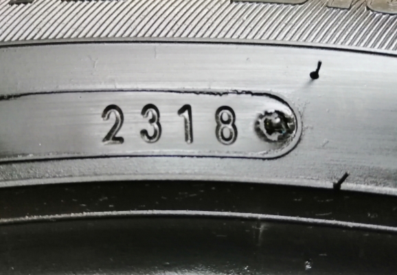 ยาง​ Dunlop​ 205 55 16 กลางปี18 ดอกเต็ม ไม่มี​ปะ​ ใช้ยาว ราคา​ไม่​แพง​