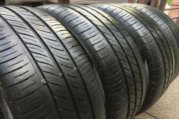 ยาง Dunlop 205 55 16 กลางปี18 ดอกเต็ม ไม่มีปะ ใช้ยาว ราคาไม่แพง ยาง Dunlop 205 55 16 กลางปี18 ดอกเต็ม ไม่มีปะ ใช้ยาว ราคาไม่แพง