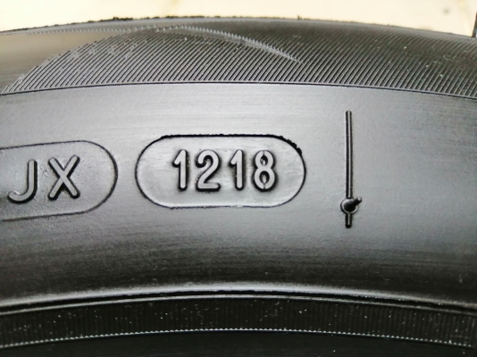 ยาง​ Michelin​ 175​ 65 15 ปี18 ดอกเต็ม ​ไม่มี​ปะ​ เนื้อ​นิ่ม​ๆ​ ใช้ยาว ราคาไม่​แพง​