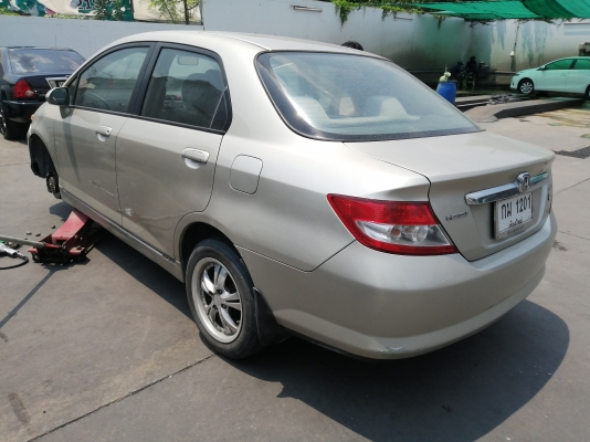 ยาง​ Michelin​ 175​ 65 15 ปี18 ดอกเต็ม ​ไม่มี​ปะ​ เนื้อ​นิ่ม​ๆ​ ใช้ยาว ราคาไม่​แพง​