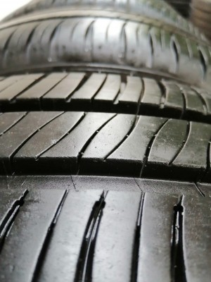 ยาง​ Michelin​ 175​ 65 15 ปี18 ดอกเต็ม ​ไม่มี​ปะ​ เนื้อ​นิ่ม​ๆ​ ใช้ยาว ราคาไม่​แพง​