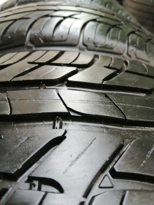 ยาง​ BF​ Goodrich​ 185​ 60 15 ปี18 ดอกเต็ม ​ไม่มี​ปะ​ เนื้อ​นิ่ม​ๆ​ ใช้ยาว ราคาไม่​แพง​