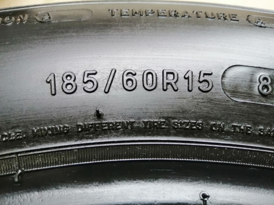 ยาง​ BF​ Goodrich​ 185​ 60 15 ปี18 ดอกเต็ม ​ไม่มี​ปะ​ เนื้อ​นิ่ม​ๆ​ ใช้ยาว ราคาไม่​แพง​