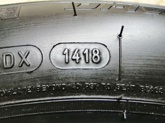 ยาง​ BF​ Goodrich​ 185​ 60 15 ปี18 ดอกเต็ม ​ไม่มี​ปะ​ เนื้อ​นิ่ม​ๆ​ ใช้ยาว ราคาไม่​แพง​