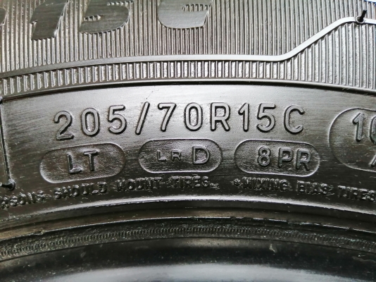 ยาง​ Michelin​ XCD2 205 70 15 กลางปี18 ดอกเต็ม ​ไม่มี​ปะ​ เนื้อ​นิ่ม​ๆ​ ใช้ยาว ราคาไม่​แพง​