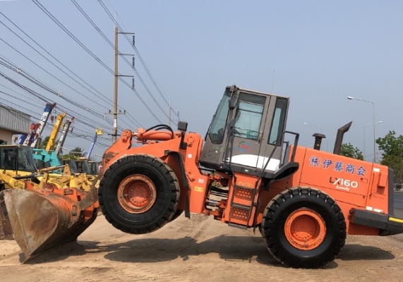 ขายรถตักล้อยาง HITACHI LX160-7 (TCM L32-3) นำเข้าเองจากญี่ปุ่น สภาพสวยพร้อมใช้ มีVDOการทำงานครับ ขายรถตักล้อยาง HITACHI LX160-7 (TCM L32-3) นำเข้าเองจากญี่ปุ่น สภาพสวยพร้อมใช้ มีVDOการทำงานครับ