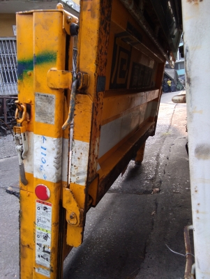 ขายกะบะฝาท้ายลีฟ6ล้อกลางโทร0993242246