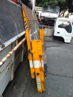 ขายกะบะฝาท้ายลีฟ6ล้อกลางโทร0993242246