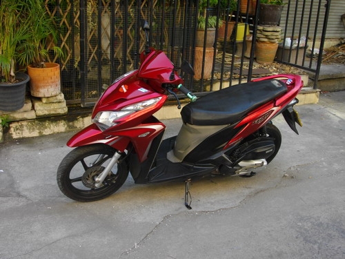ขาย Honda Click 125i หัวฉีด ตัวท๊อป ล้อแม็ก คอมบายเบรค สวยเท่ห์ เครื่องเยี่ยม ขับดีมาก ราคา 23500 บา