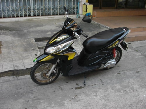 ขาย Honda Click 110i หัวฉีด สวยเข้ม เครื่องดีมาก ราคา 17500 บาท