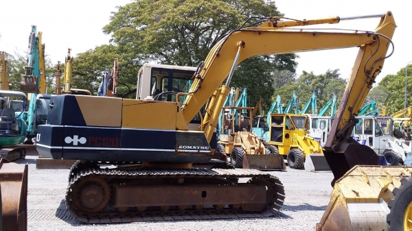 ต้องการขายรถขุดยี่ห้อ KOMATSU-PC120-3รถนอกนำเข้าจากญี่ปุ่น