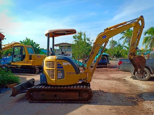 ขายจ้า.KOMATSU PC30MR-2 เก่านอกแท้ เดิมๆๆ มีลายแย๊ก  1,xxxชั่วโมง สภาพสวย โทร 089-3818694 จ๊อย