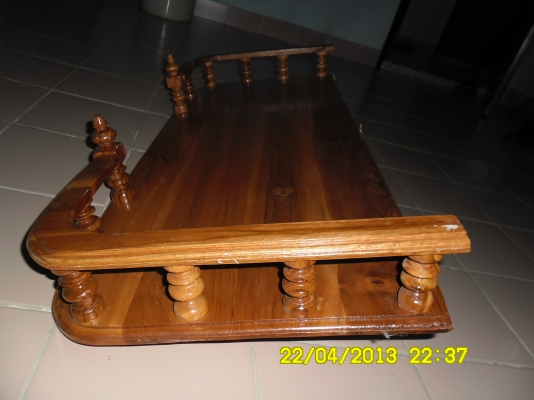 ขายหิ้งพระไม้สักเป็นของใหม่ 100\%  ขนาดประมาณ 50 * 100 ซ.ม