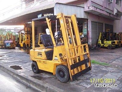 ขายรถโฟล์ลิฟท์โคมัสสึ 1.5 ตัน เครื่องเบนซิน  เสาสูง 3 เมตร  สีเดิมจากนอก นำเข้าจากญี่ปุ่น ใช้งานได้ทันที