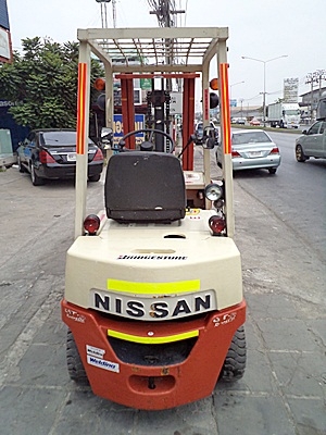 ขายรถยกนิสสัน 1.5 ตัน  เครื่องเบนซิน เกียร์ออโต้ เสาสูง 3 เมตร  พวงมาลัยเพาเว่อร์  สีเดิมจากนอก นำเข้าจากญี่ปุ่น ใช้งานได้ทันที