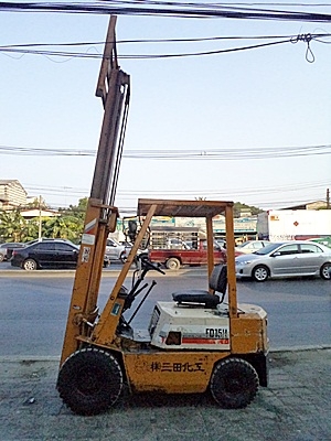 ขายรถยกโคมัสสึ 1.5 ตัน รุ่น14 เครื่องดีเซลอีซูซุ  กระบอกคู่ เสาสูง 3 เมตร ยางตันใหม่ 4ล้อ  พวงมาลัยเพาเว่อร์  สีเดิมจากนอก นำเข้าจากญี่ปุ่น ใช้งานได้ทันที