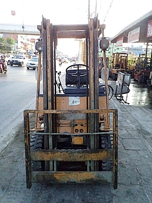 ขายรถยกโคมัสสึ 1.5 ตัน รุ่น14 เครื่องดีเซลอีซูซุ  กระบอกคู่ เสาสูง 3 เมตร ยางตันใหม่ 4ล้อ  พวงมาลัยเพาเว่อร์  สีเดิมจากนอก นำเข้าจากญี่ปุ่น ใช้งานได้ทันที